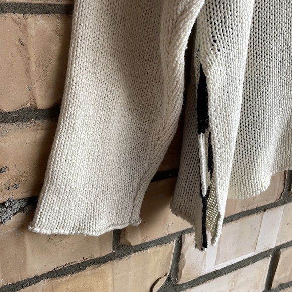 H&M Divided Star Sweater - L - Picture 3 of 7